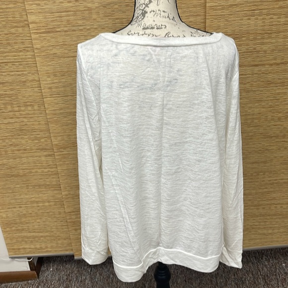 2 long sleeved shirts - Picture 5 of 5